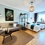 Sapphire Apartment: Free Parking + Netflix + Bathtub