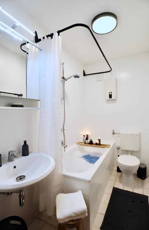Sapphire Apartment: Free Parking + Netflix + Bathtub Appartement